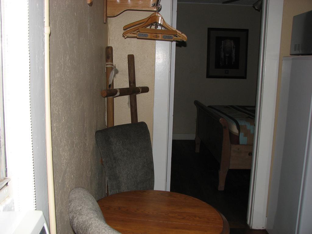 Cottonwood Hotel Стая снимка